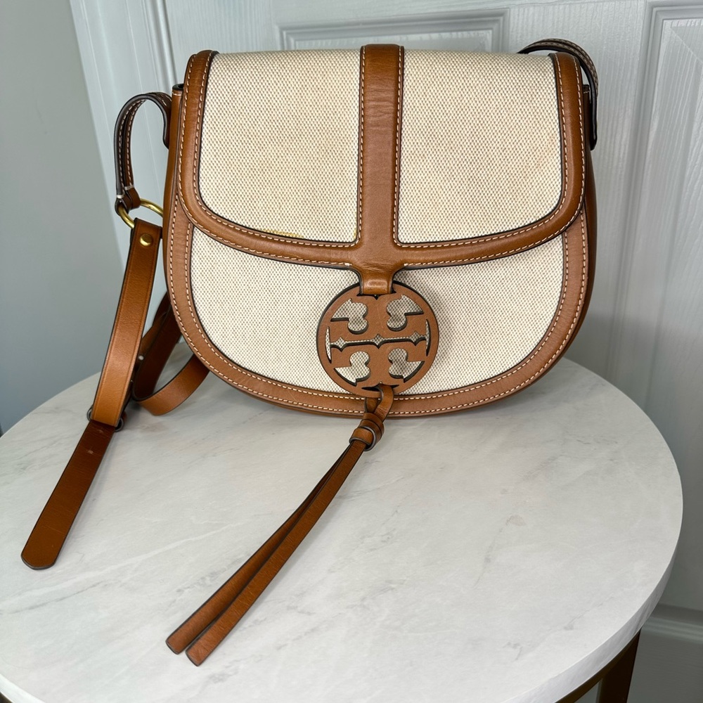 🎉Host Pick🎉 Tory Burch Canvas and Leather Bag